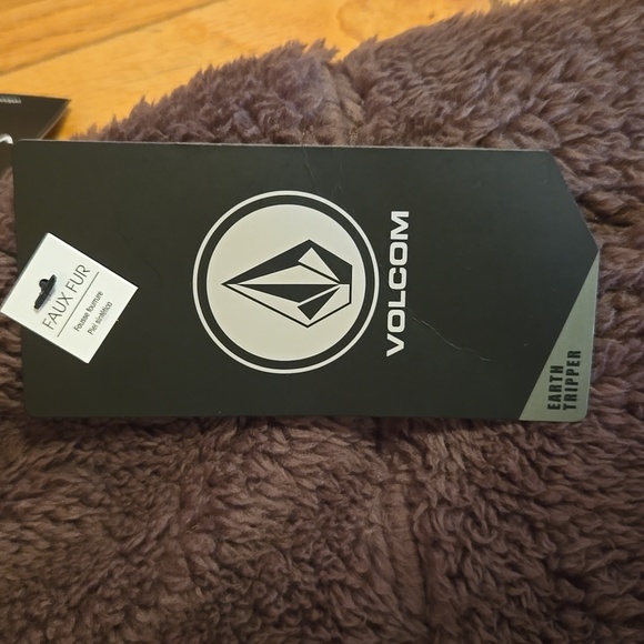 NWT Men’s Volcom "RUNTIME ERROR" made w/Faux Fur. Doe Brown and Black Colors. - Picture 10 of 15